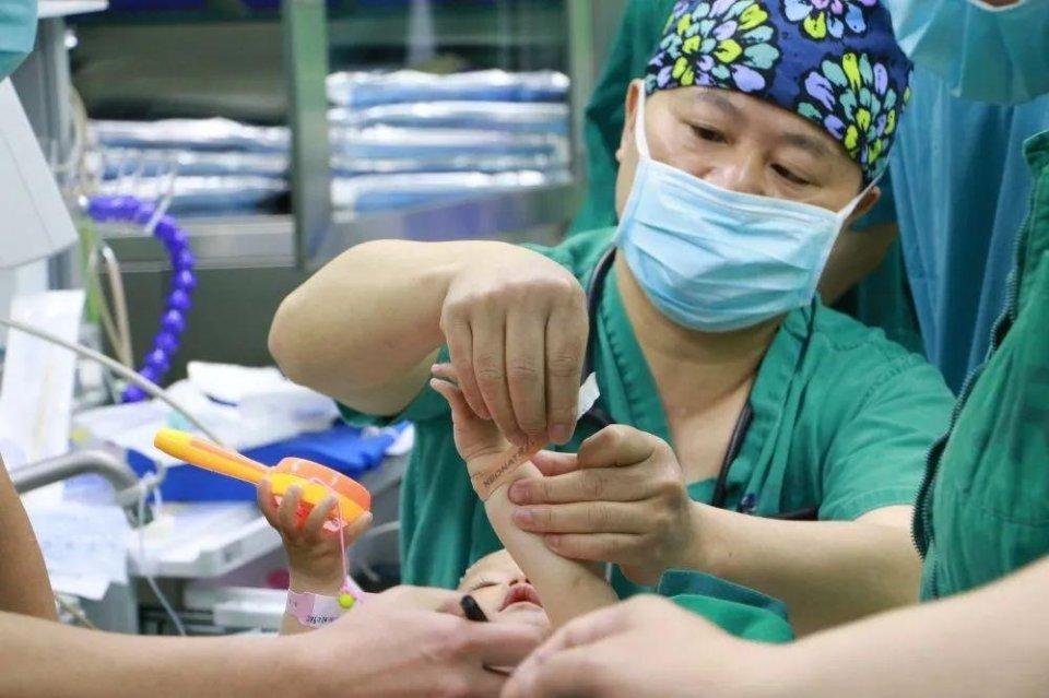 霍尔果斯市妇婴监护型护送