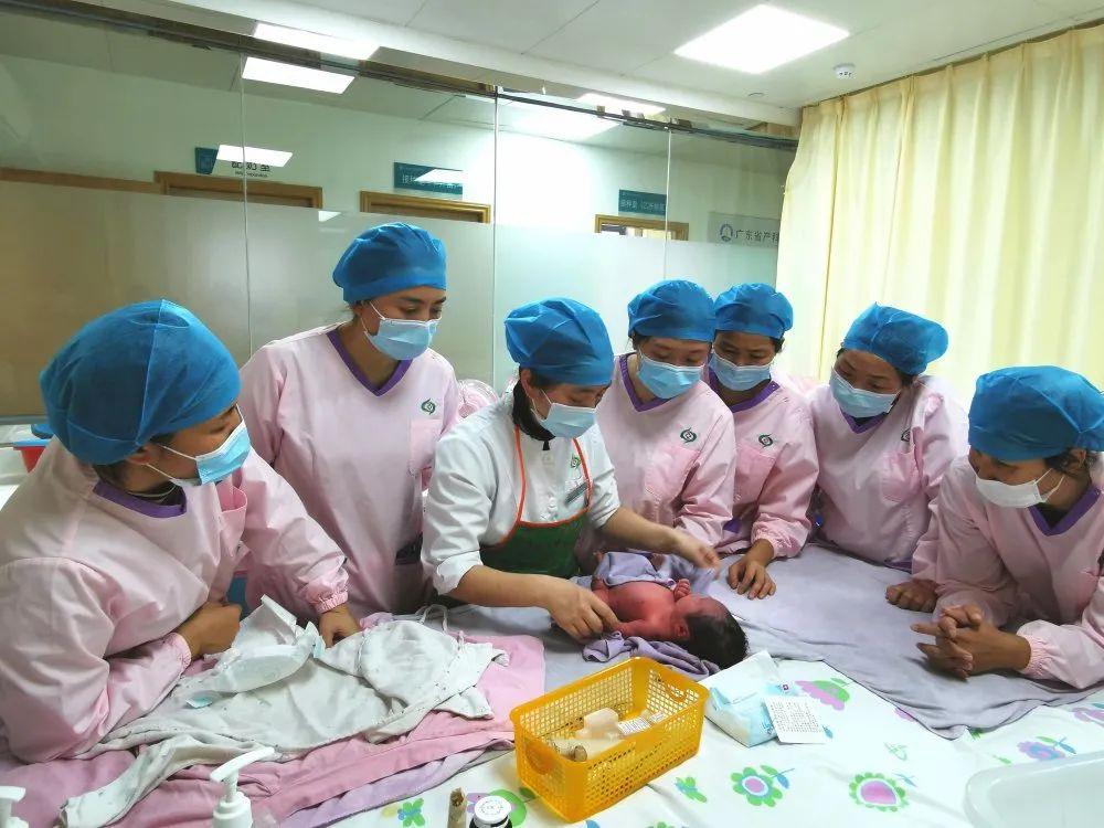 霍尔果斯市妇婴监护型护送